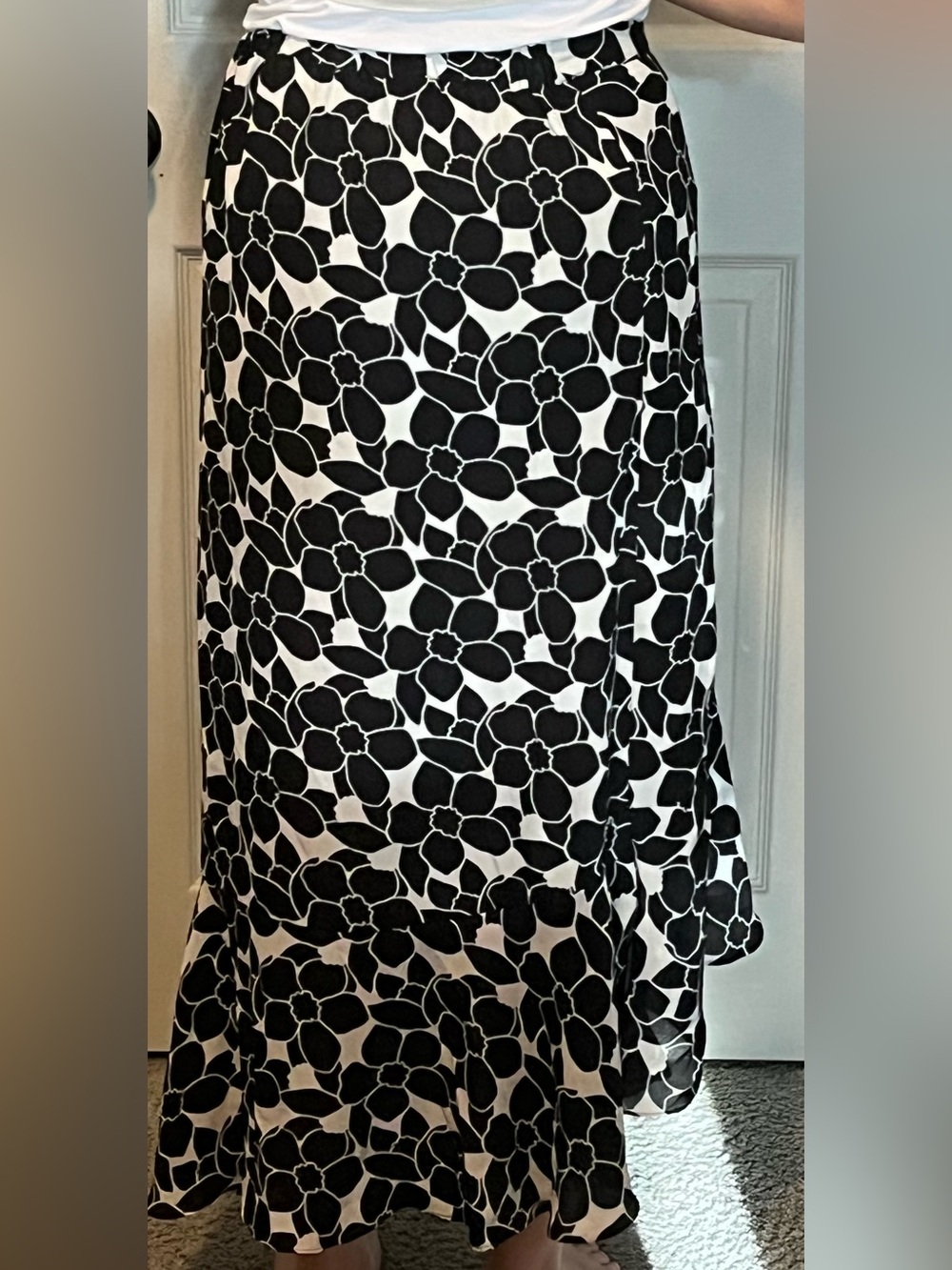 Black & Ivory Floral Midi Skirt - Women